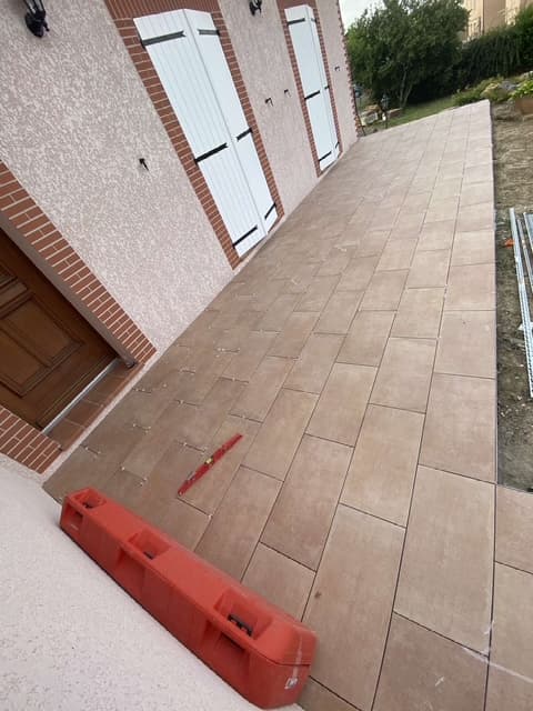 Terrasse Carrelée & Accès Jardin - Muret